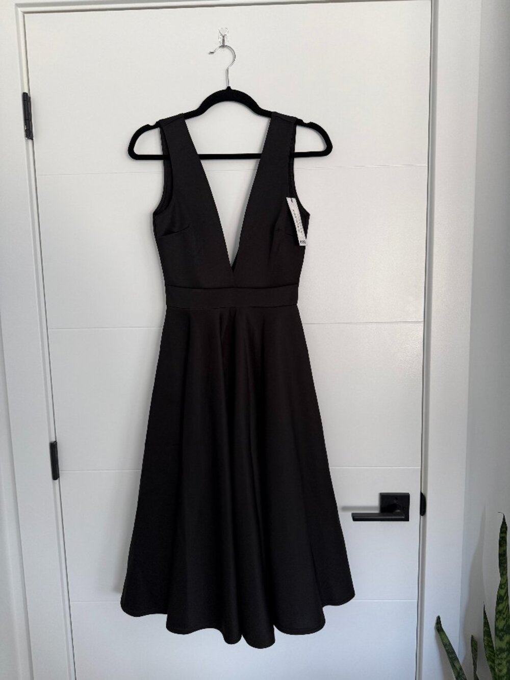 Boohoo Plunge Neck Skater Dress | Black | NWT | Size 6
